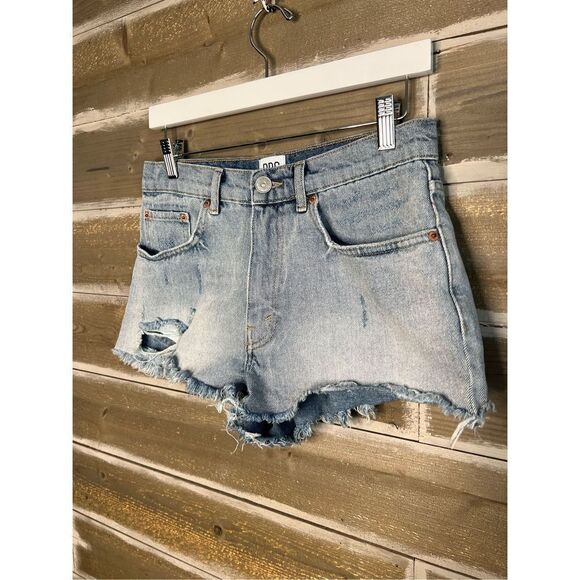 UO URBAN OUTFITTERS BDG MIDRISE ESSENTIAL JEAN DENIM SHORT CUTOFF SZ 27 - Picture 2 of 5